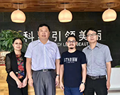 南京野生植物綜合利用研究院院長(zhǎng)張衛(wèi)明到訪(fǎng)棟方股份參觀交流